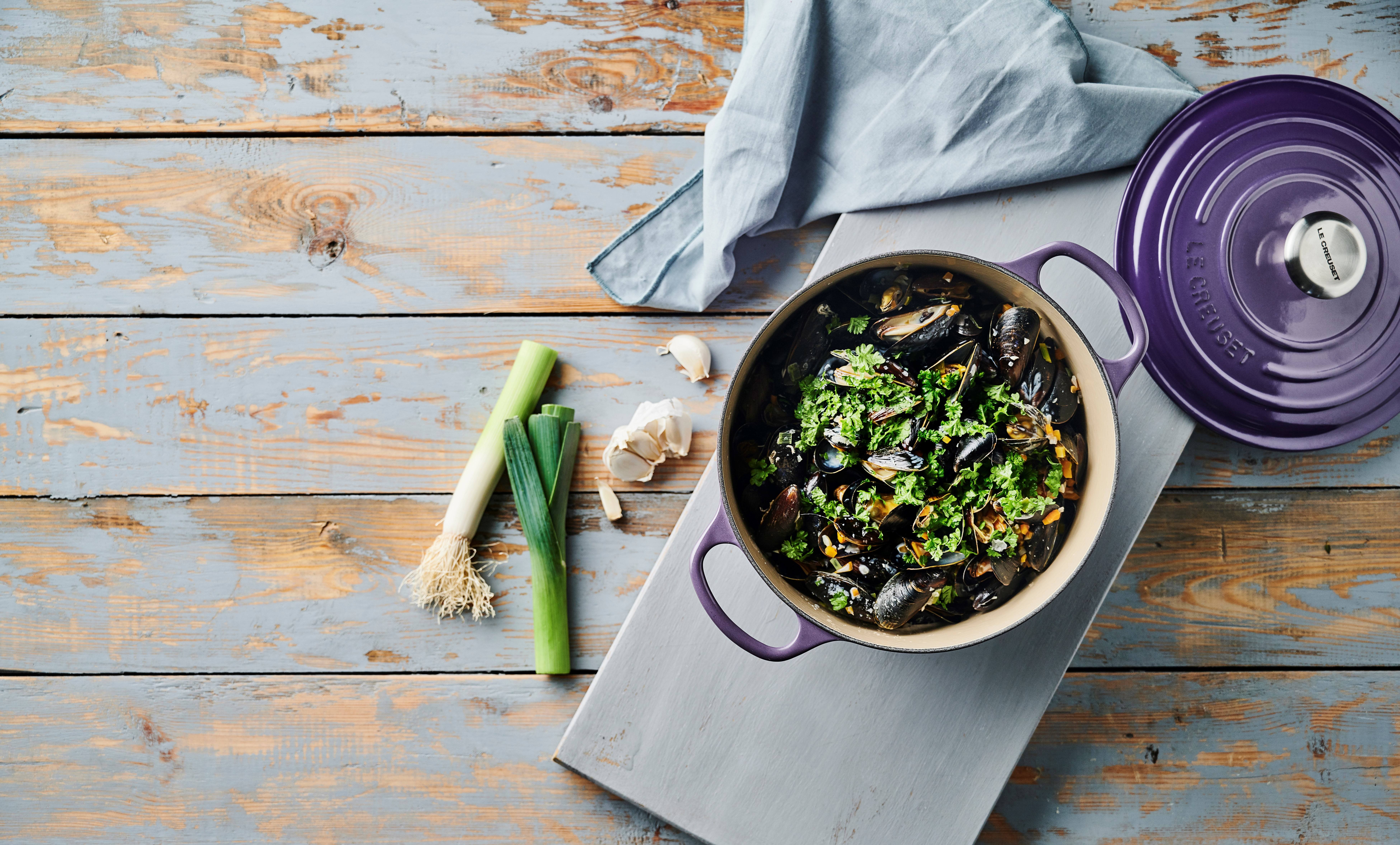 recipe image Moules marinière - Hvidvinsdampede blåmuslinger